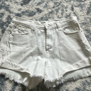 coastal white high rise kensie jean shorts!!